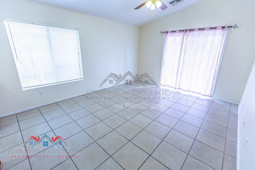 Building Photo - 11801 W Paradise Dr