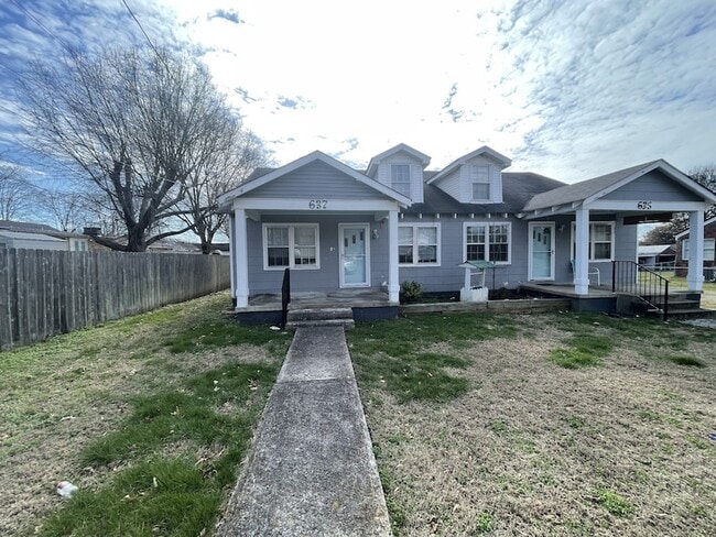 Building Photo - 637 Cleveland St