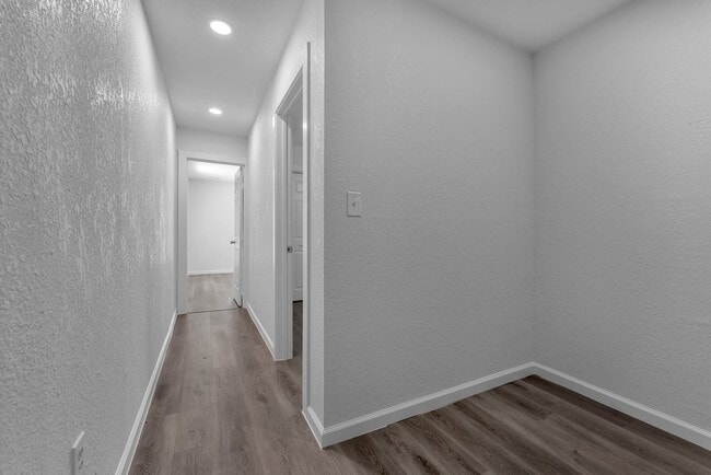 Building Photo - 402 Ada St