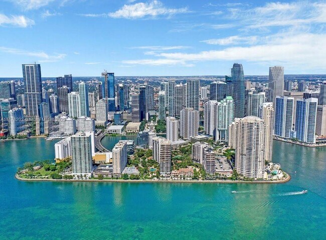 Building Photo - 540 Brickell Key Dr