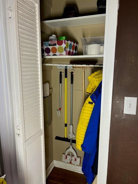 Building Photo - 3803 Lookout Dr