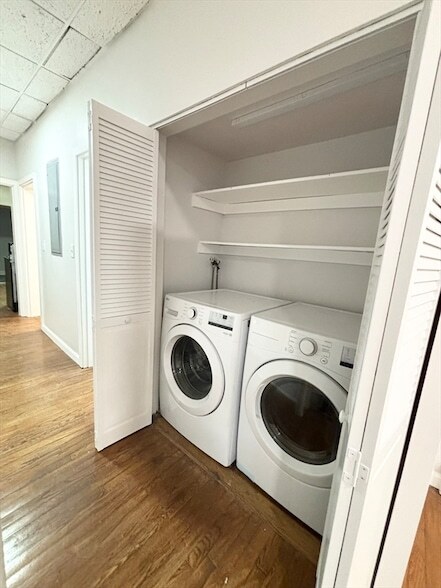 Building Photo - 98 Main St