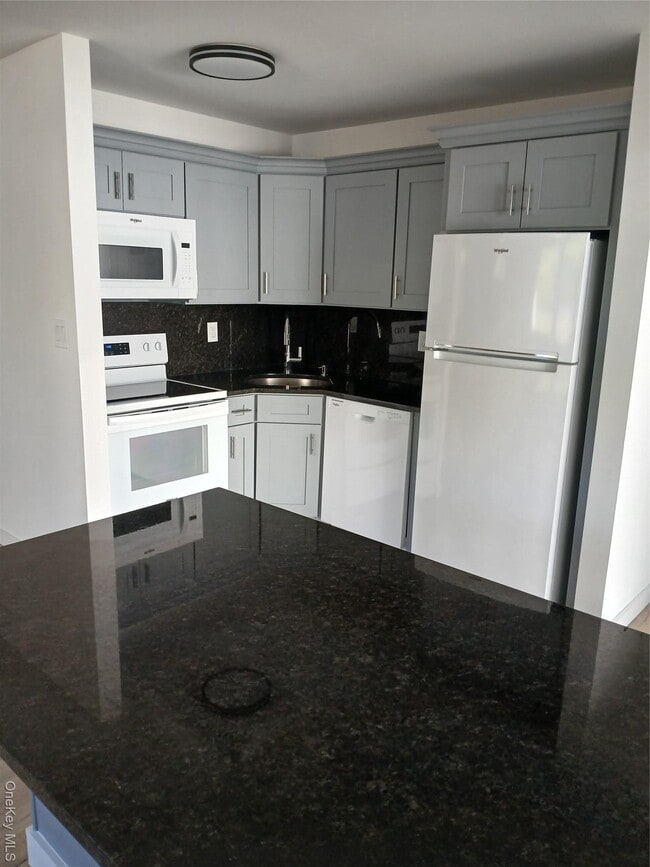 Building Photo - 4 Mercury Ave