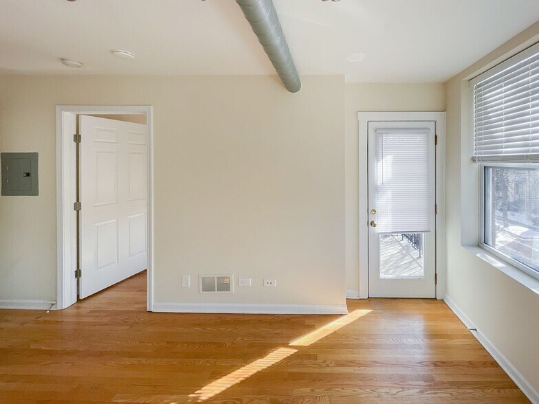Building Photo - 2510 W Leland Ave