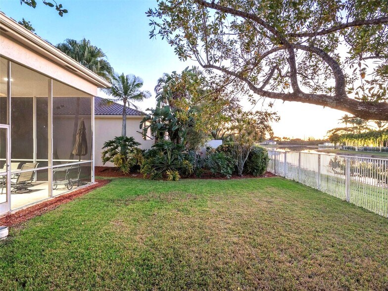 Building Photo - 2553 Bay Pointe Dr