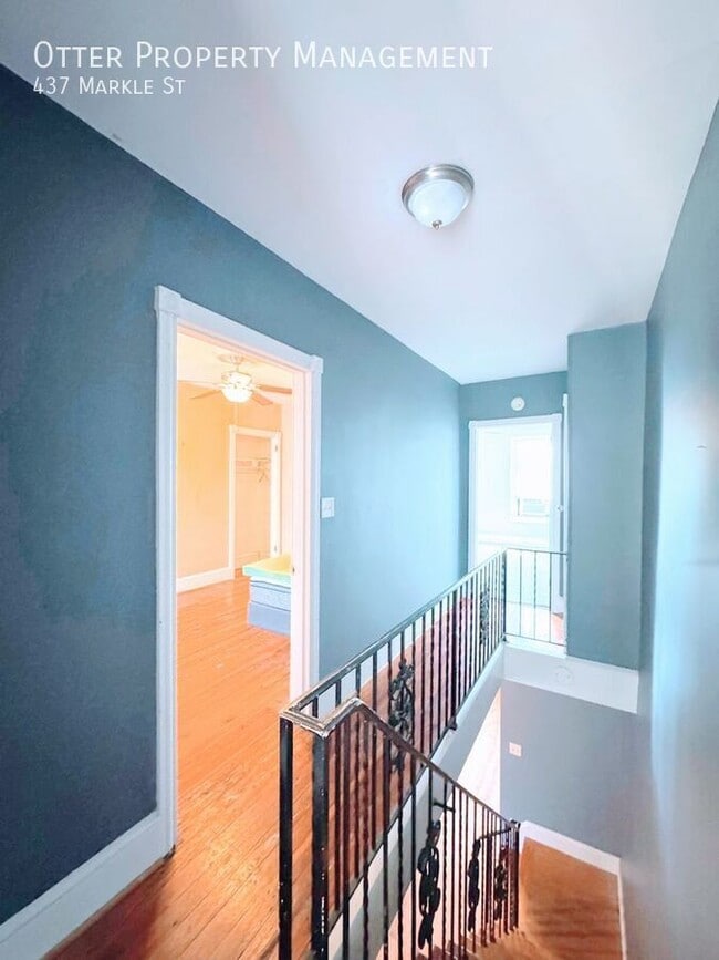 Building Photo - 437 Markle St
