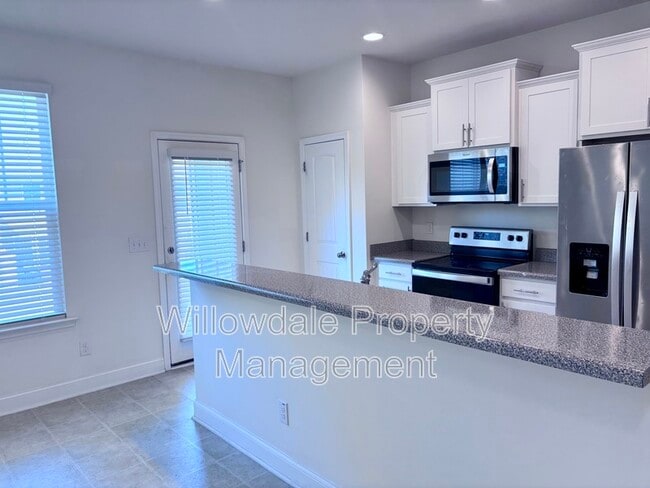 Building Photo - 23 Bordeaux Dr