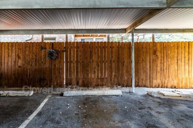 Building Photo - 3678 Hidden Dr