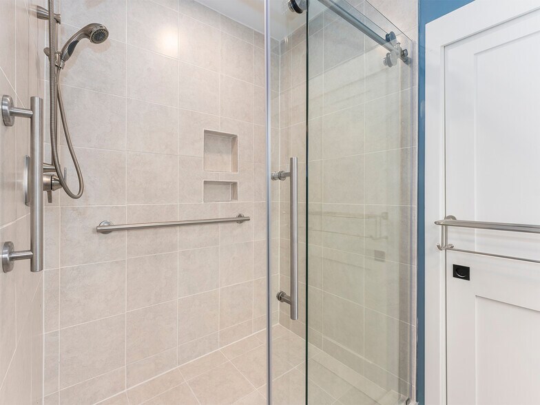 Shower - 3534 N Alaska Pl