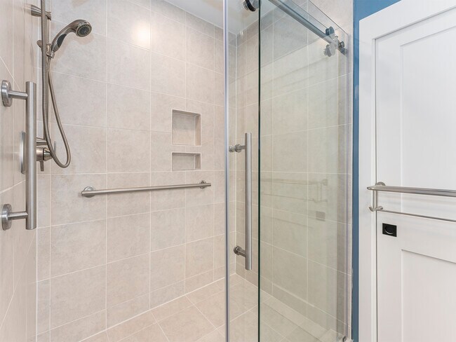 Shower - 3534 N Alaska Pl
