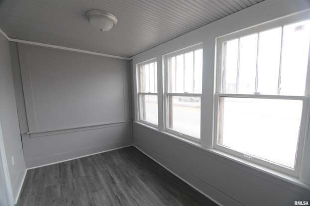 Building Photo - 1124 18th Ave