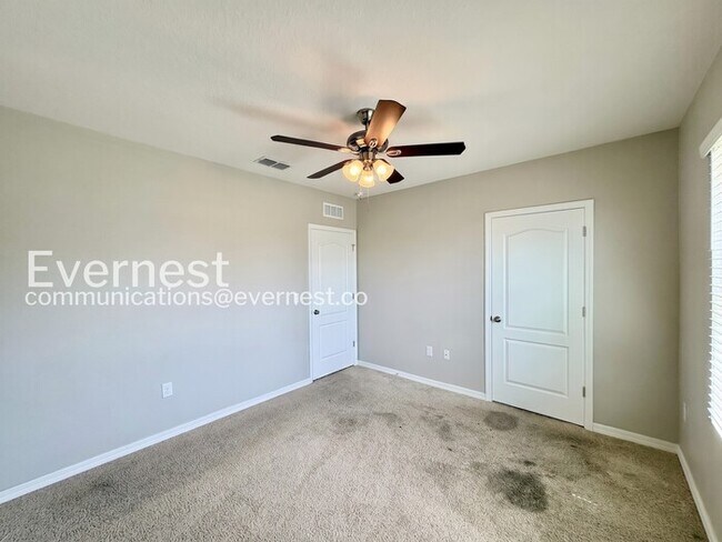 Building Photo - Limited Time Special Offer / 5 Bed/3 Bath Home with Garage / Pet-Friendly / Vouchers Accepted / A...