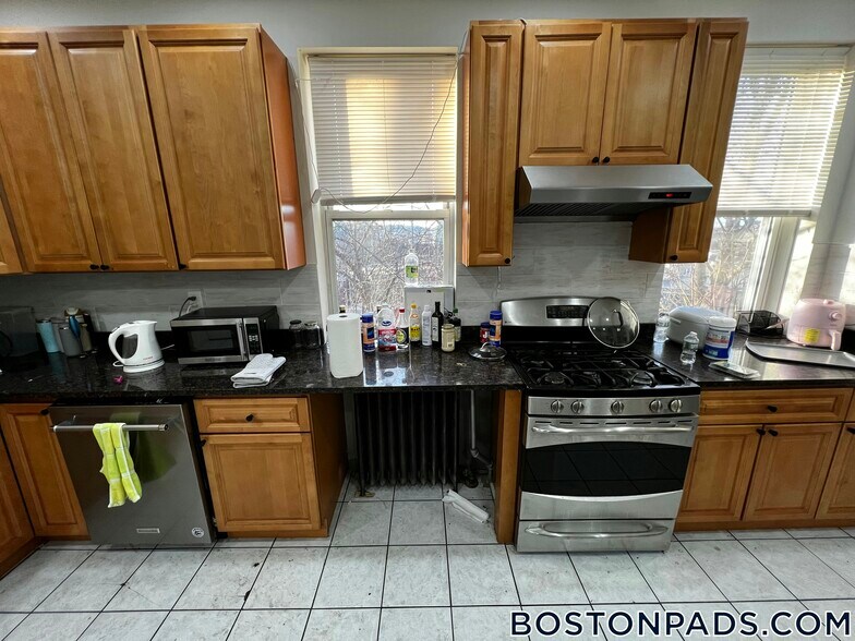 Building Photo - 16 Copenger St