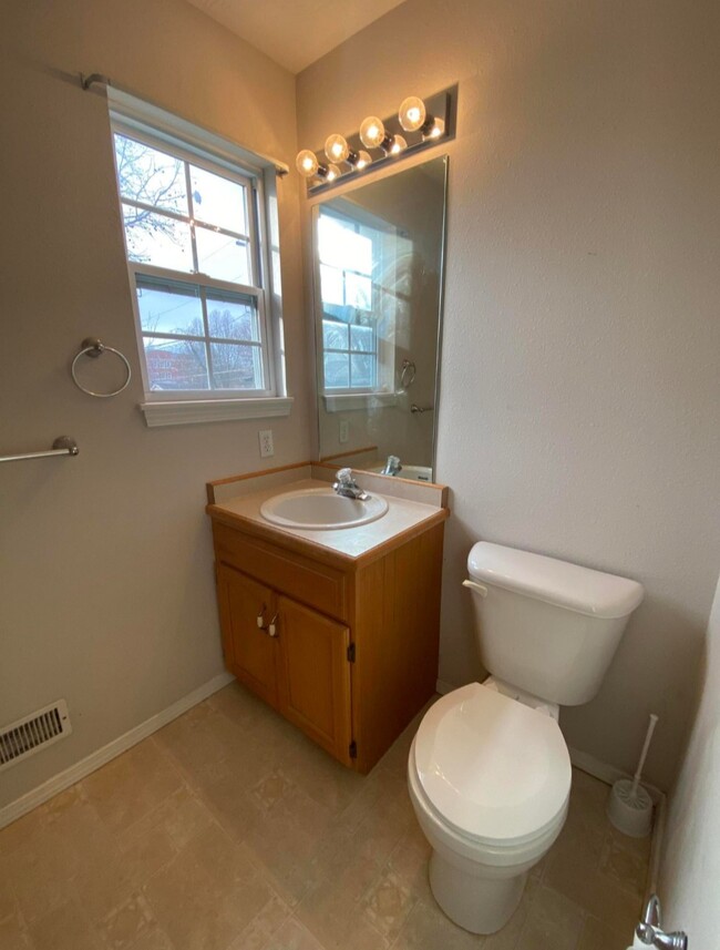 Upstairs full bathroom with tub. - 1604 E Adams St