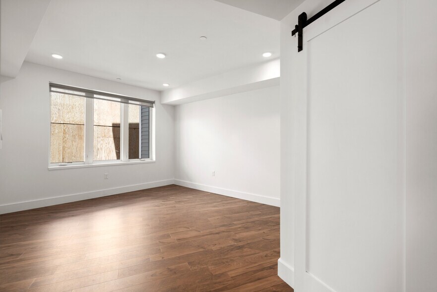 Building Photo - 34 Hichborn St