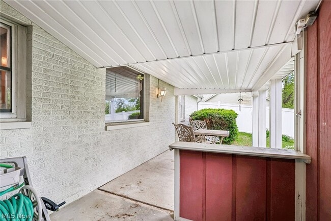 Building Photo - 686 Portage Lakes Drive