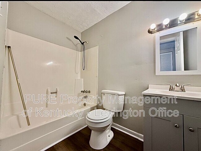 Building Photo - 3772 Camelot Dr