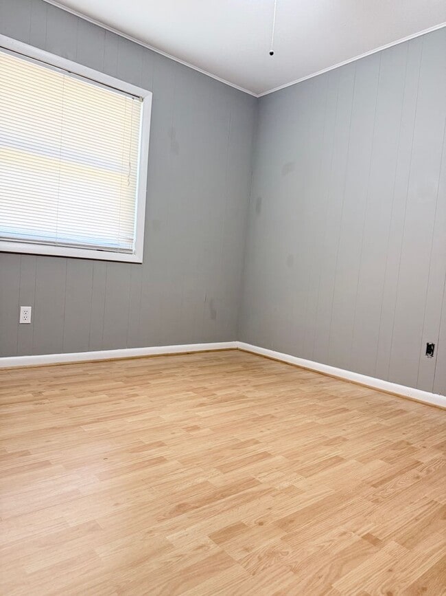 Building Photo - Ham Duplex - 4th Ave Duplex