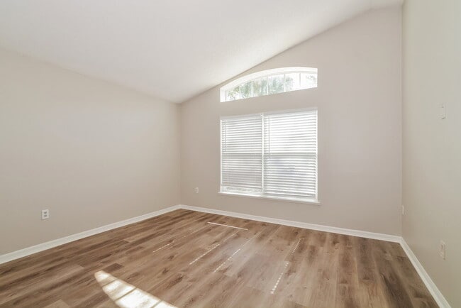 Building Photo - 10103 Richardson Ct