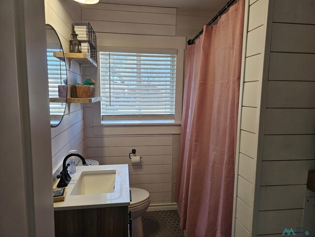 Building Photo - 2808 Ross St