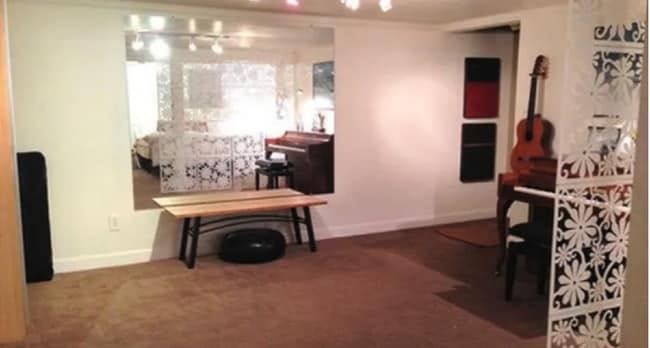 Building Photo - Updated 3 bed 2 bath. Garage and screened porch