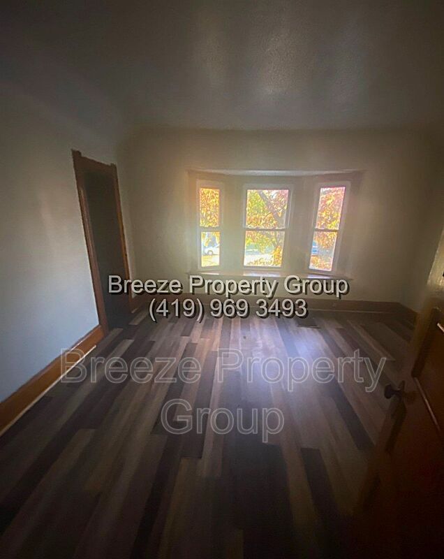 Building Photo - 220 E Pearl St