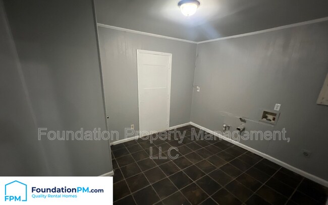 Building Photo - 3203 Lynmouth St