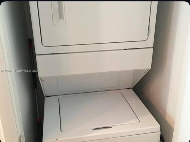 Building Photo - 253 NE 2nd St