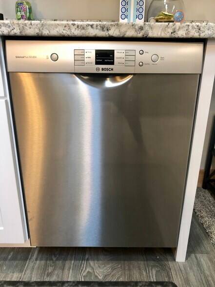 Building Photo - 1635 W University Heights Dr N