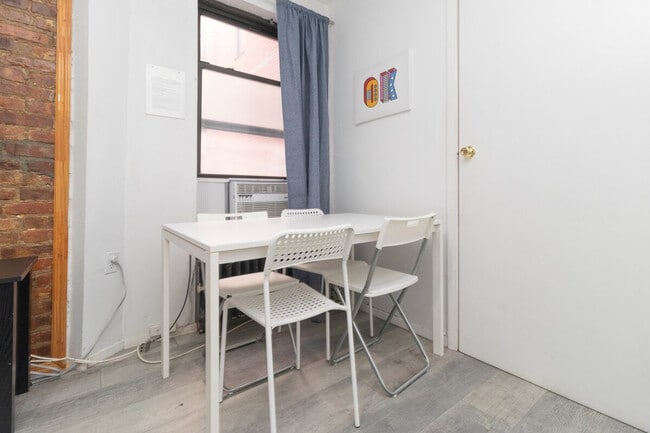 Building Photo - 215 B E 95th St