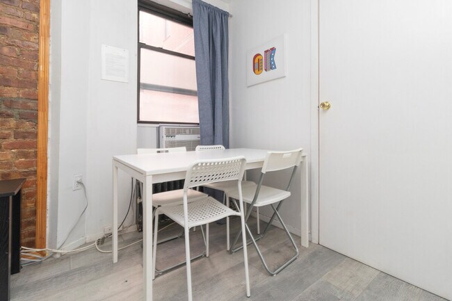 Building Photo - 337 E 94th St