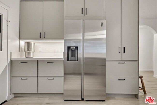 Building Photo - 3540 Division St