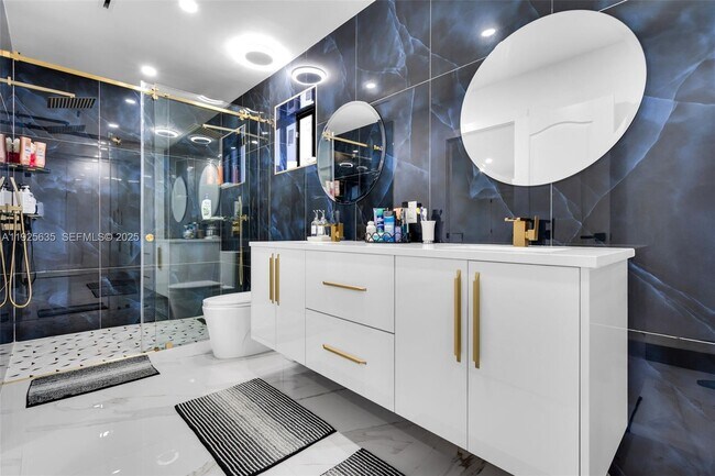 Building Photo - 864 W 69th Pl