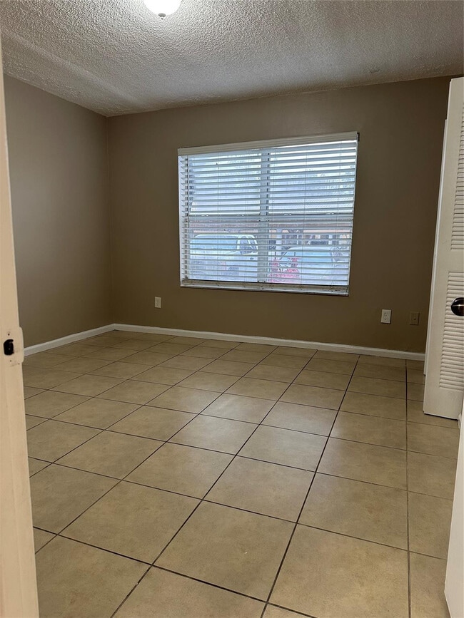 Building Photo - 5590 NW 61st St