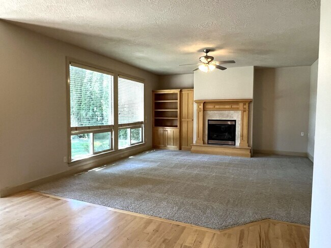 Building Photo - Beautiful 4 bed 3.5 bath home in Eagle jus...