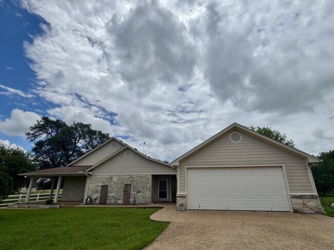Building Photo - 465 Austin Hines Dr