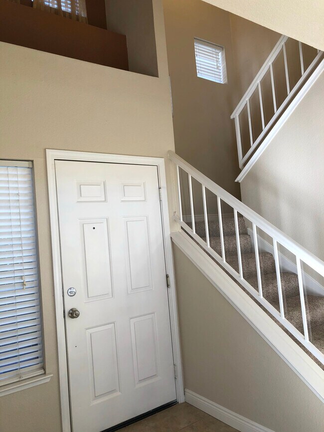 Building Photo - Cozy & Well-Maintained Home in a Peaceful ...