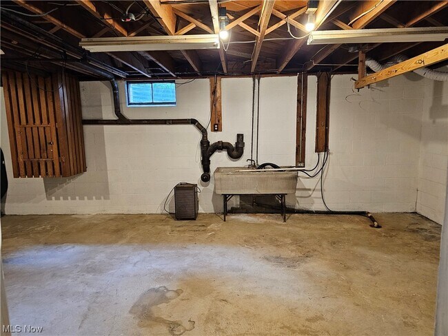 Building Photo - 15590 Old State Rd