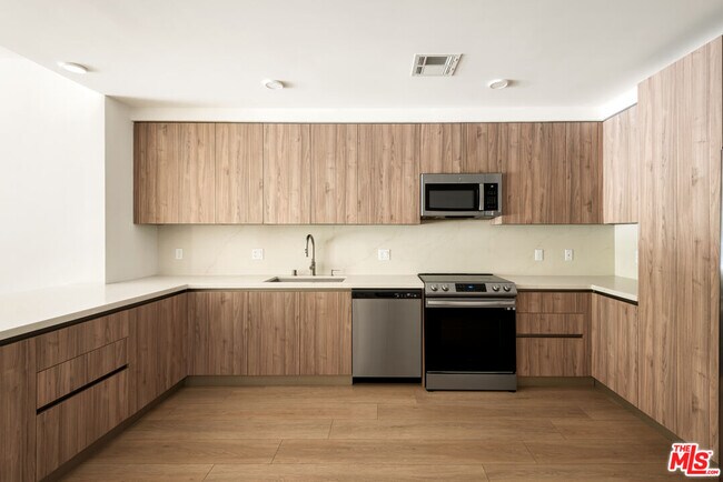 Building Photo - 3651 Regal Pl