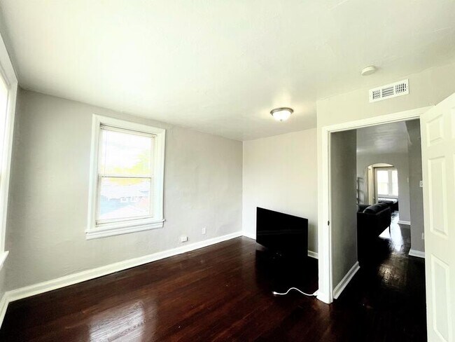 Building Photo - 125 W Bodley Ave