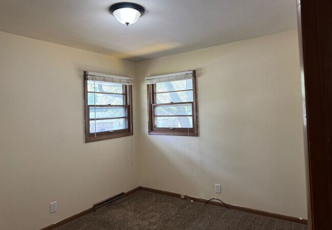Building Photo - 239 Flintridge Dr