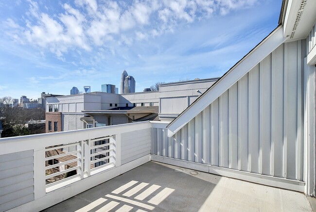 Building Photo - 608 Garden District Dr
