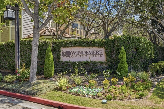 Building Photo - 2559 Plaza del Amo
