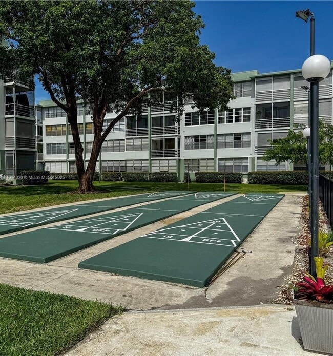 Building Photo - 2771 Taft St