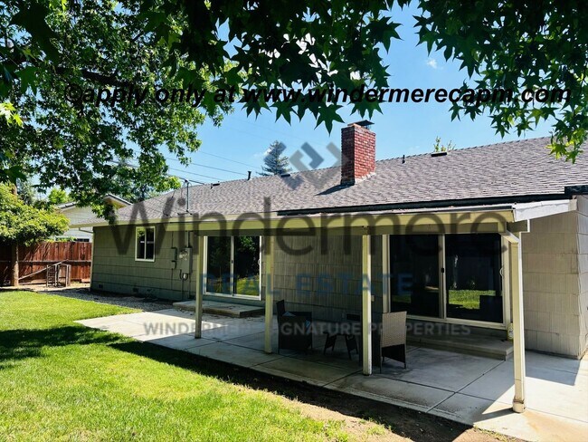 Building Photo - Beautiful 3BD/ 2BA Arden Arcade Home with Spacious Yard In Highly Desirable Location!