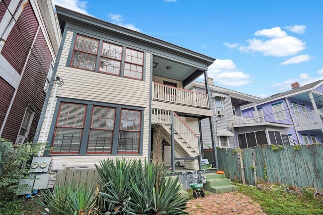 Building Photo - 2 BED | 1 BATH | STARLAND DISTRICT