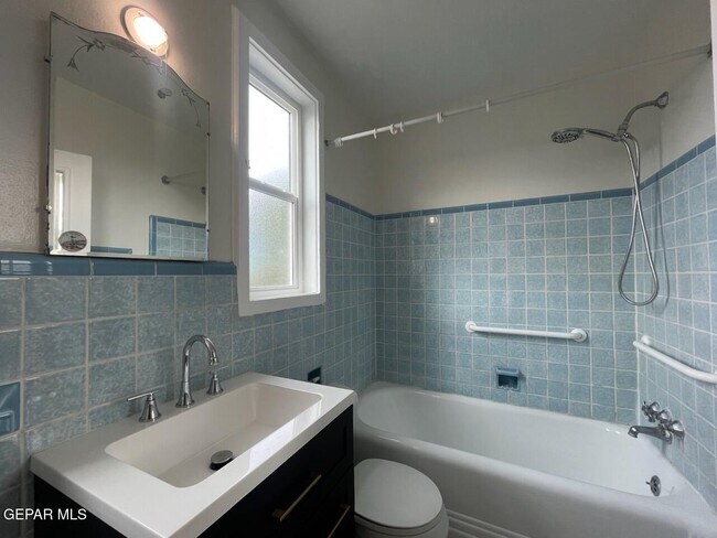 Building Photo - 1203 Madeline Dr