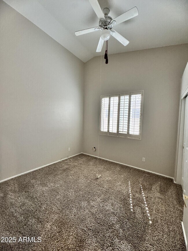 Building Photo - 673 S Peppertree Dr