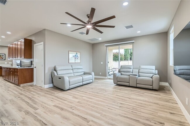 Building Photo - 7074 Pinebrook Ct