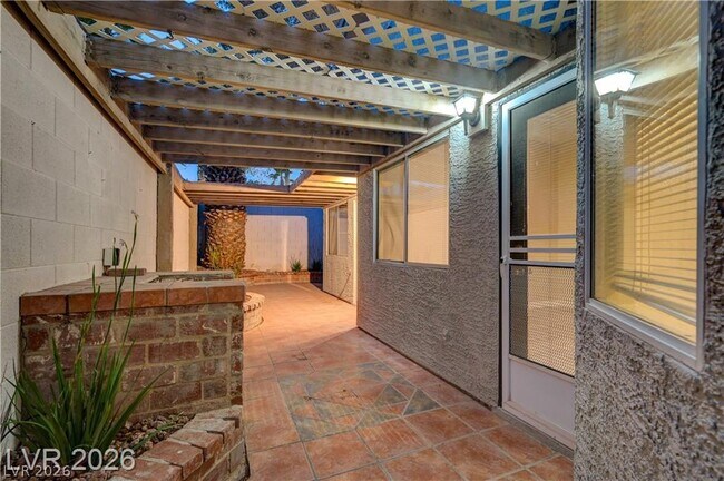 Building Photo - 2283 Ramsgate Dr